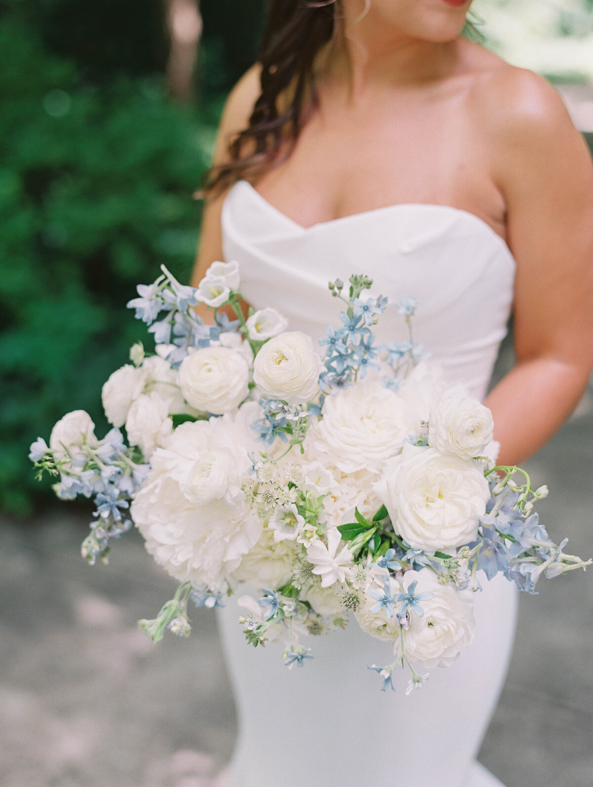 27 Inspiring Blue Bridal Bouquets