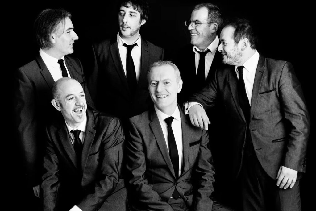 A Live Wedding Band Playing the Best Music From the 50s to Now