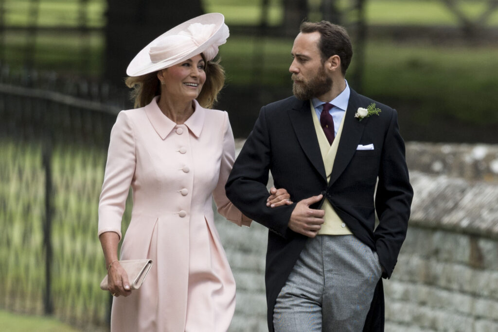 10 Celebrity Mothers of the Bride Who Nailed Their Look