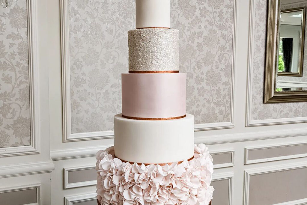 48 of the Prettiest Vintage-Style Wedding Cakes