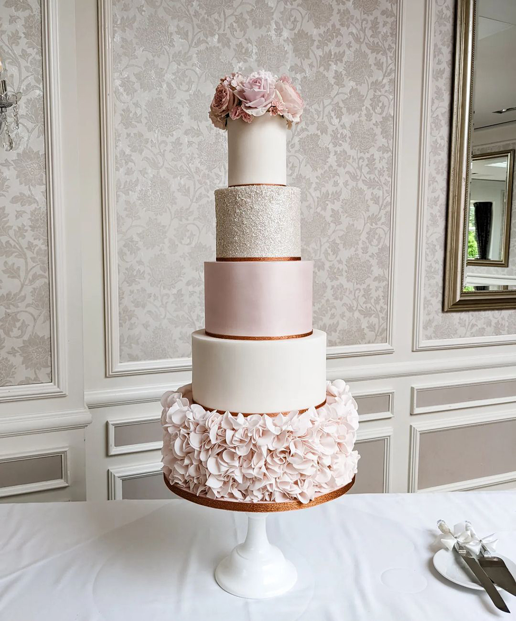 48 of the Prettiest Vintage-Style Wedding Cakes
