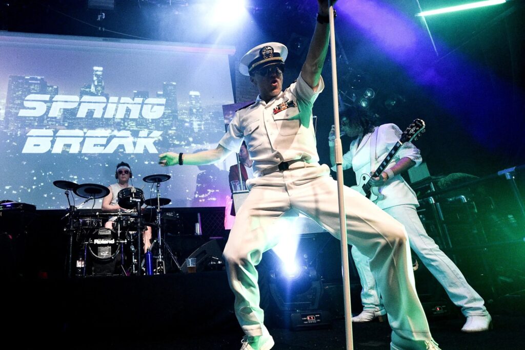 A Feel-Good Wedding Band Bringing Good Vibes