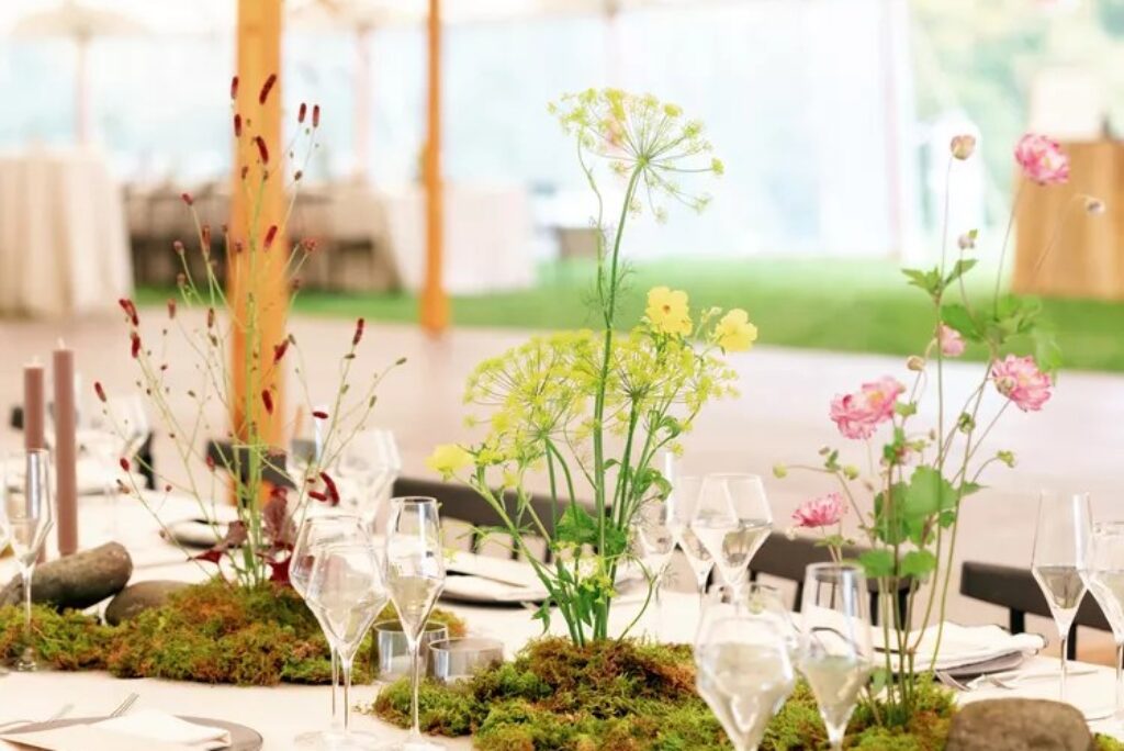30 Moss Wedding Ideas | Organic Wedding Decor