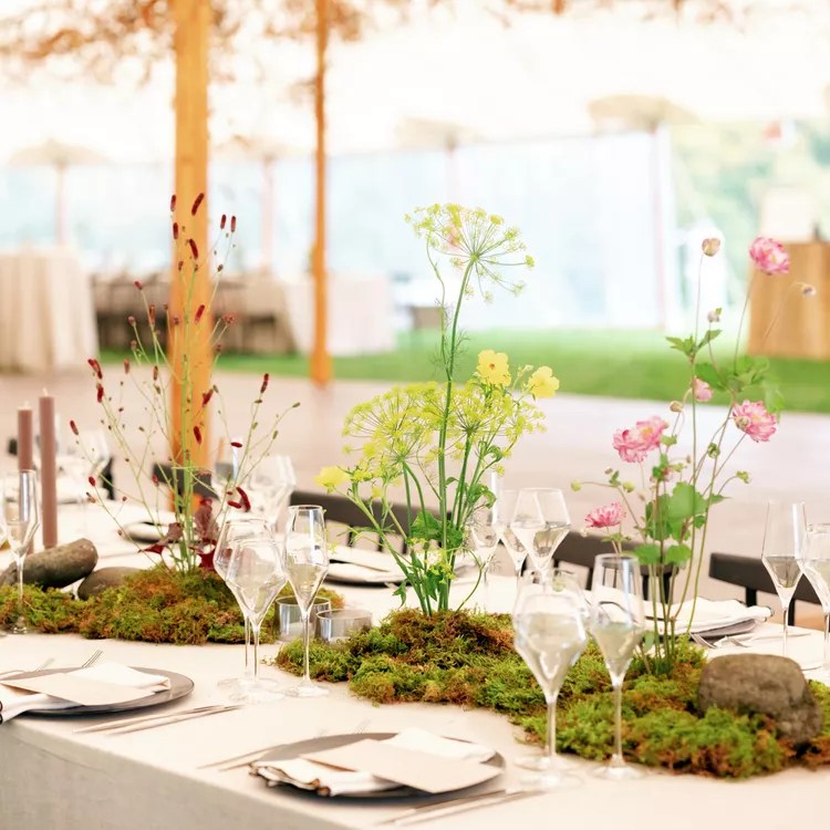 30 Moss Wedding Ideas | Organic Wedding Decor