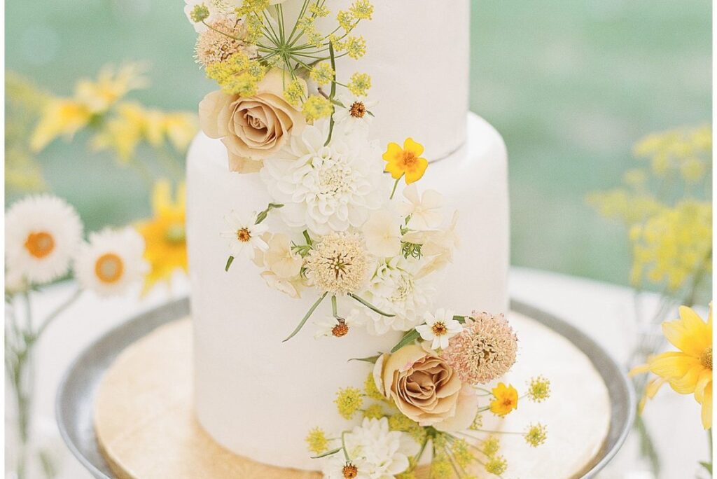 40+ Summer Wedding Cake Inspiration & Ideas