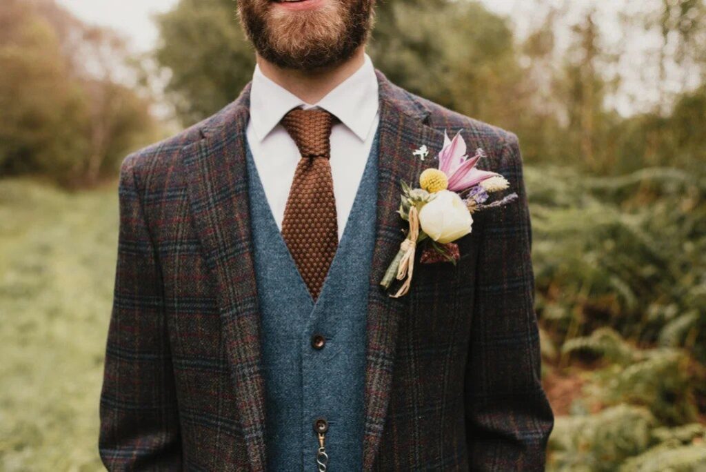 21 Bold Boutonniere and Buttonhole Ideas For Grooms