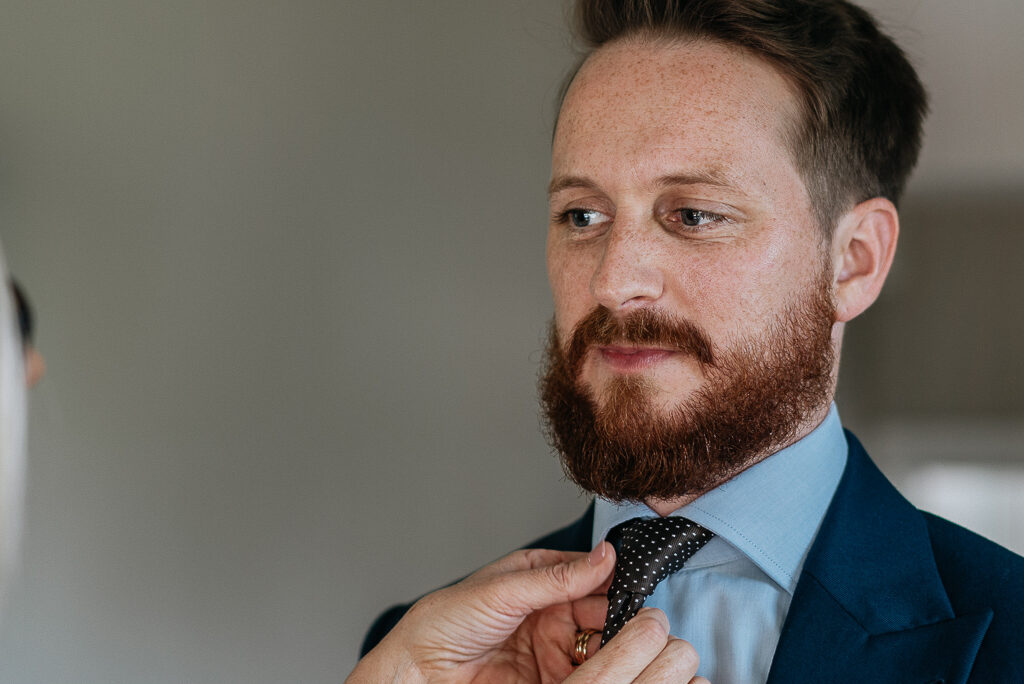 How to Tie a Tie in 10 Seconds