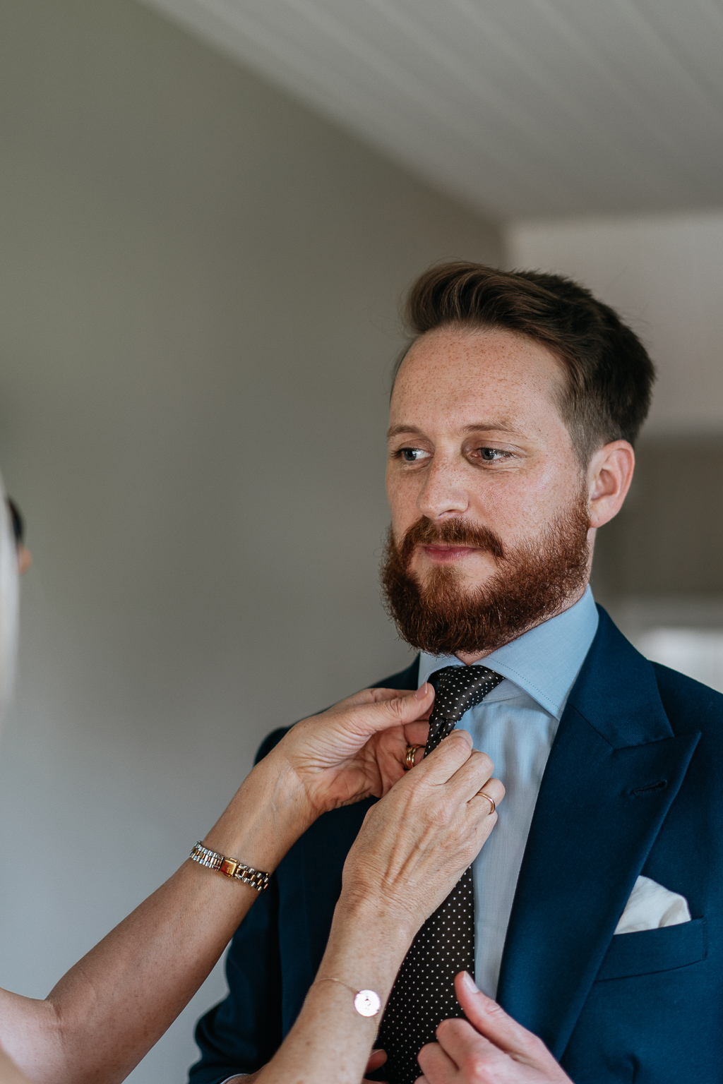 How to Tie a Tie in 10 Seconds