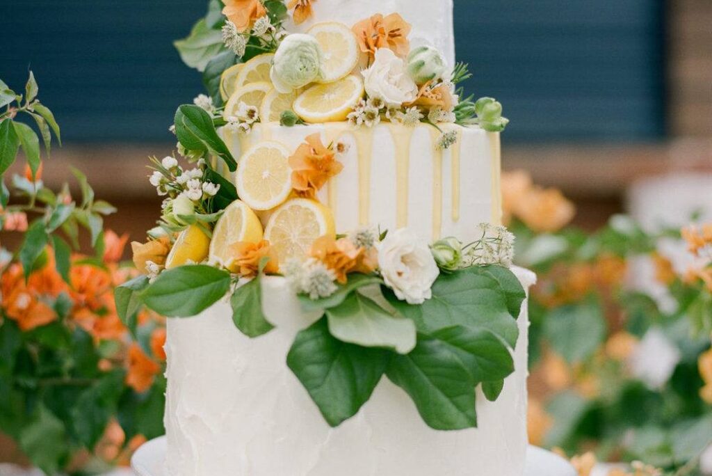 22 Citrus Wedding Cakes to Inspire
