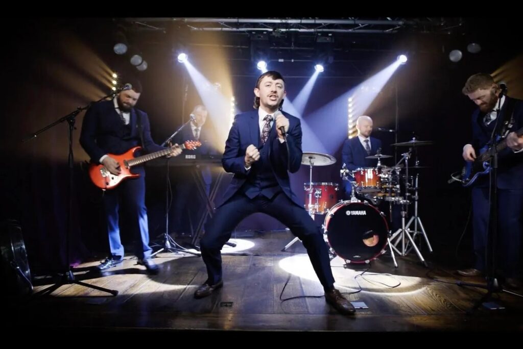 Blue Romantics – High Energy Five-Piece Playing Dance-Floor Filler Anthems