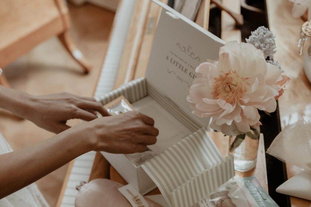 15 Beauty Bridesmaid Gifts Your Girls Will Love