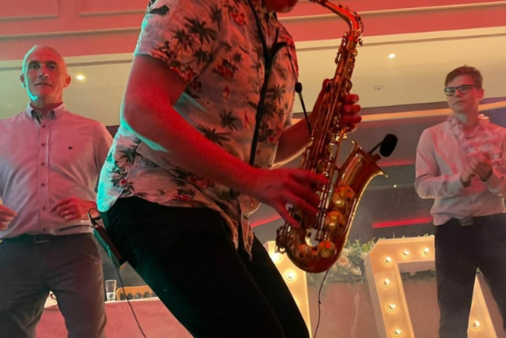 Tommy Sax Ireland &; DJ: A Professional Wedding Saxophonist