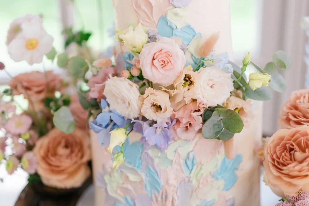 Trend Alert: Spatula Painted Wedding Cakes