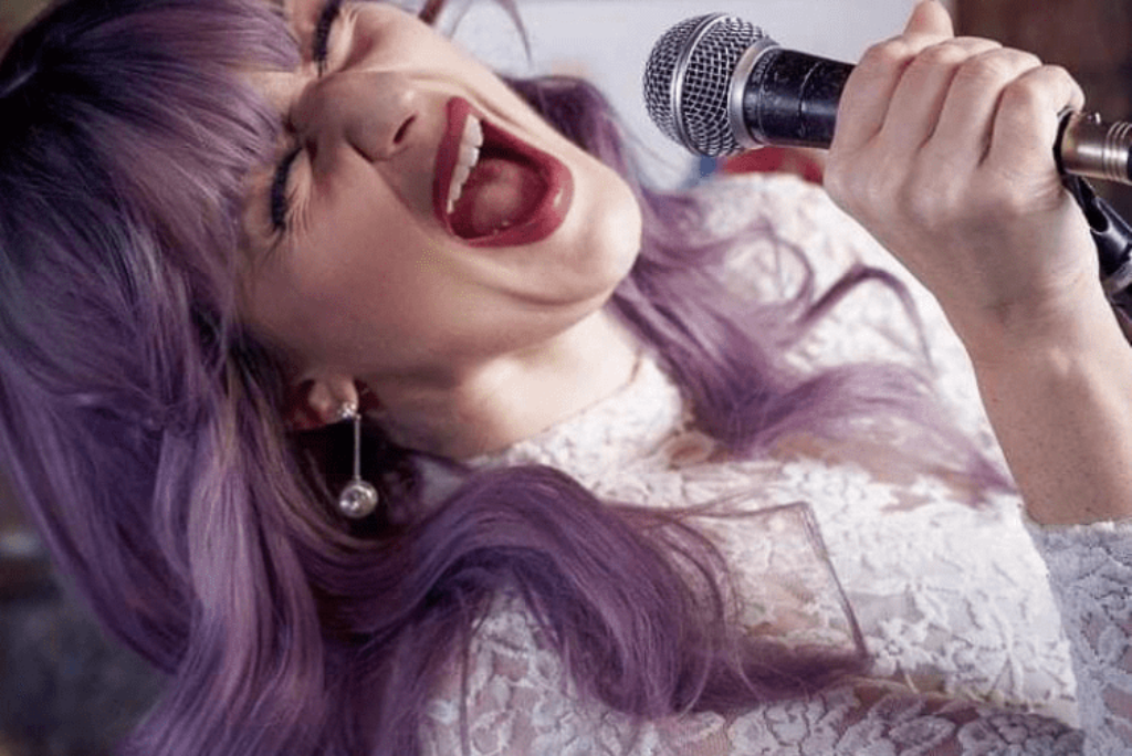 Versatile Live Wedding Singer Ready to Wow Your Guests