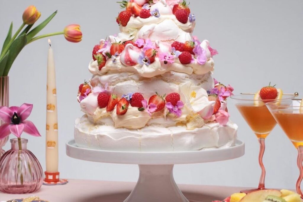 Pavlova & Meringue Wedding Cakes: Cake Alternatives