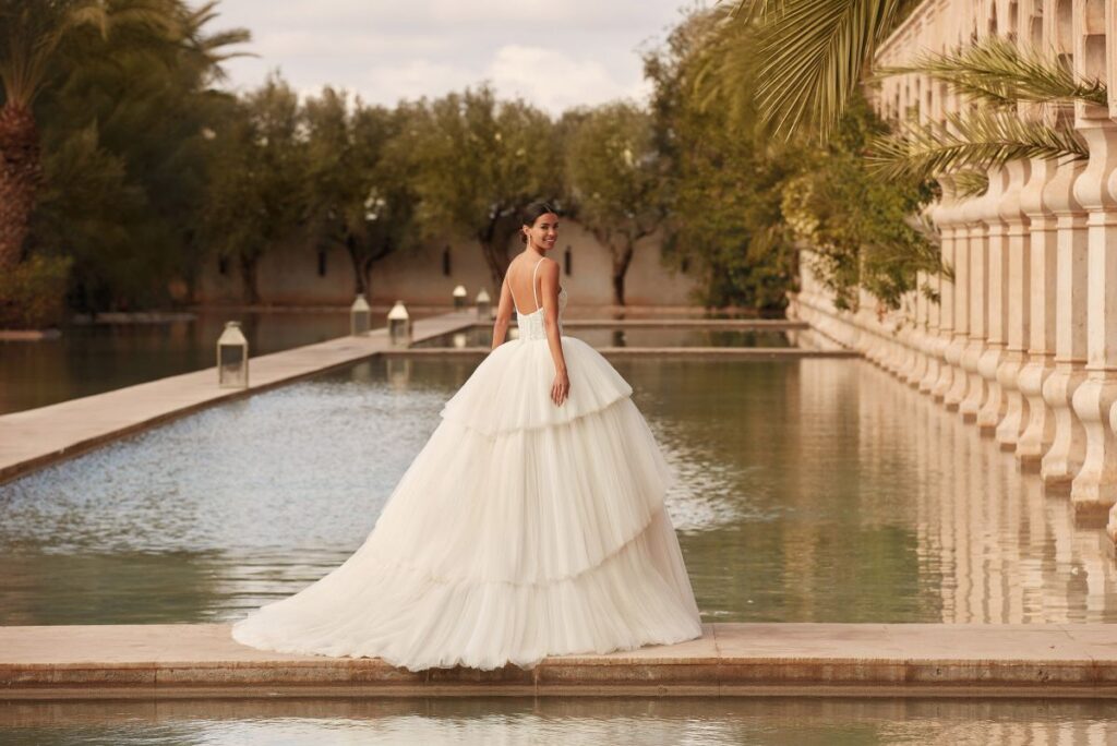 A Simple Guide to the 6 Main Wedding Dress Shapes & Styles