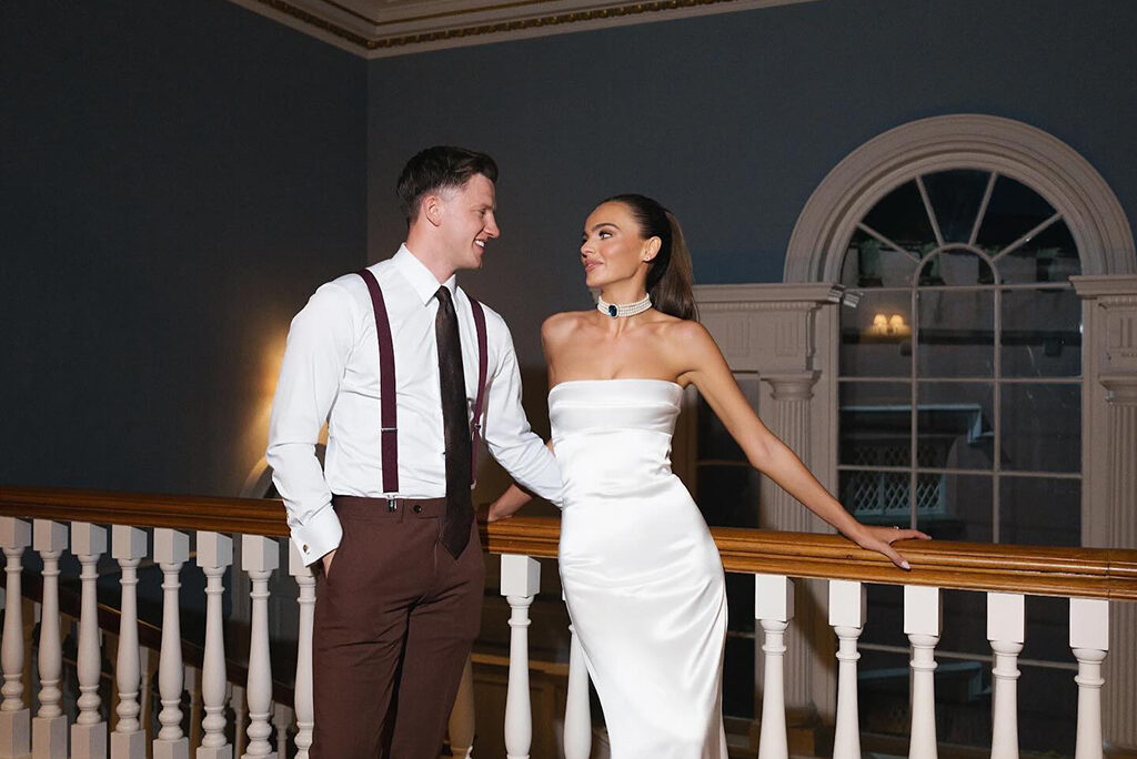 Donna’s Mob Wife Look & 90s Reception Dress