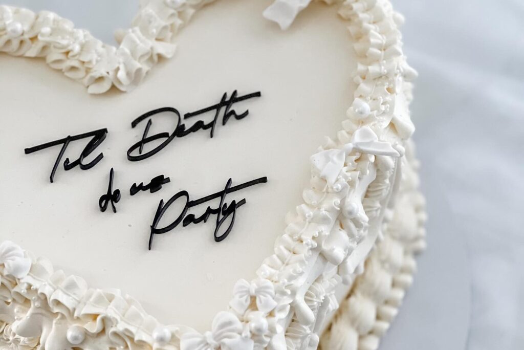36 Gorgeous Engagement Cake Ideas You’ll Love