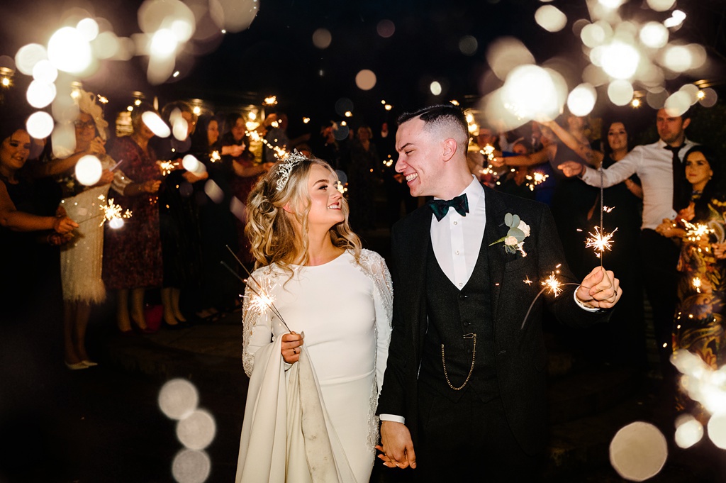 How to Create the Perfect Sparkler Send Off Wedding Photo