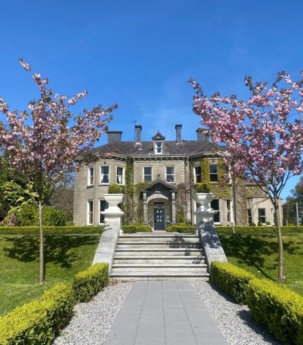 A Wedding Steeped in Romance