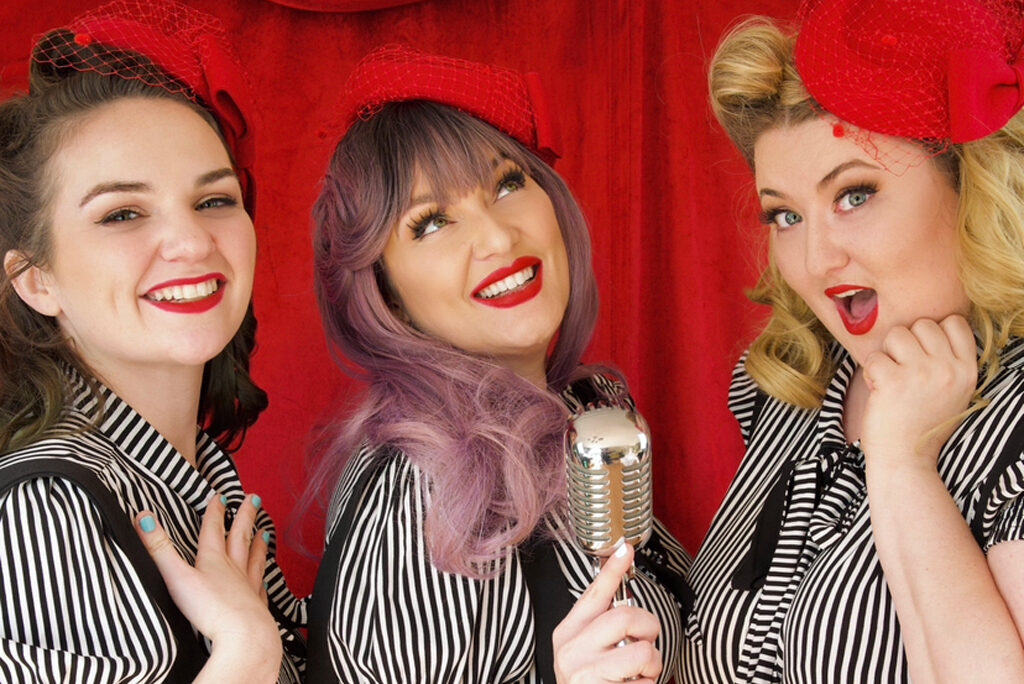 The Victory Dolls – Close-Harmony Trio of Wedding Singers