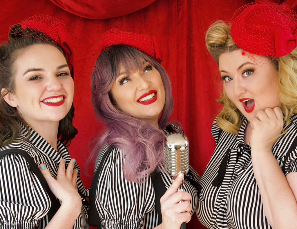 The Victory Dolls – Close-Harmony Trio of Wedding Singers