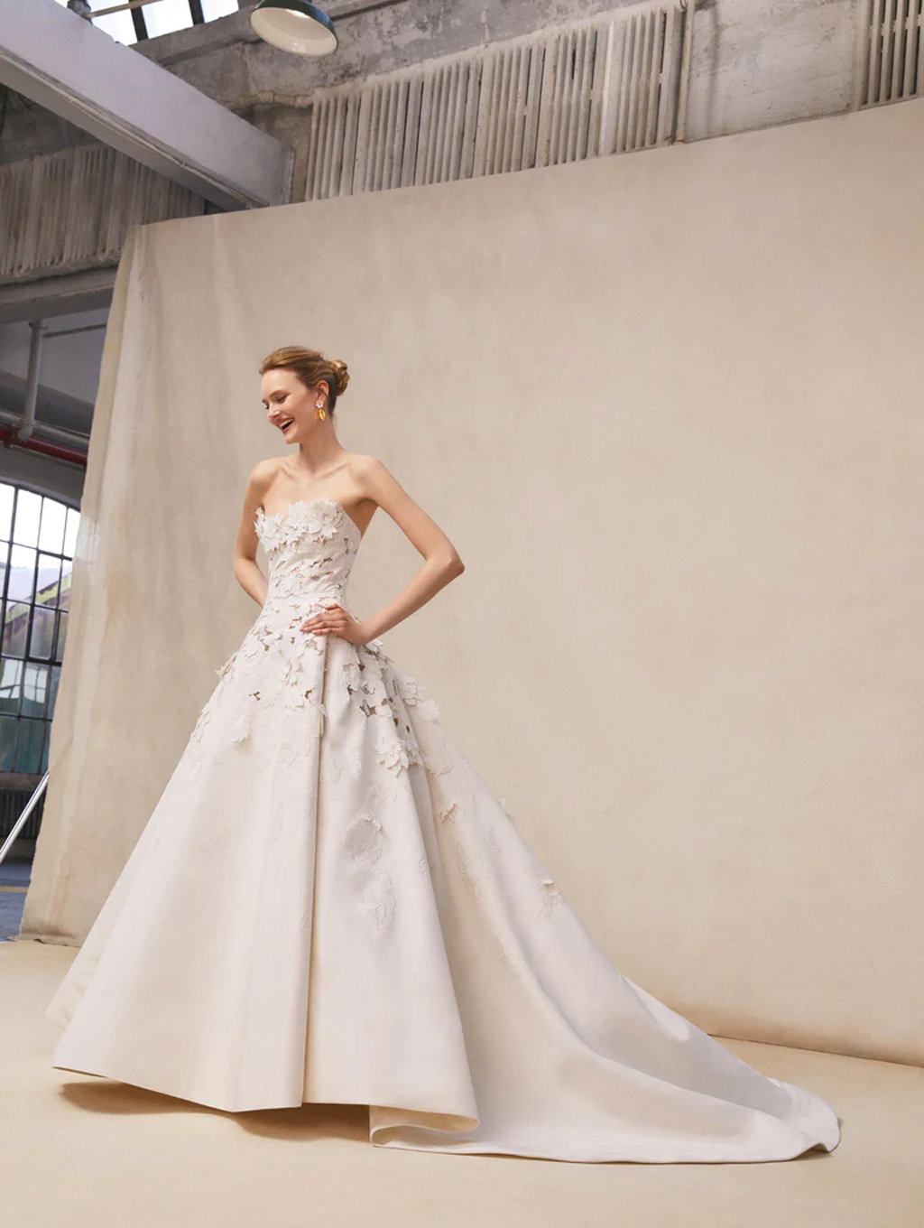 Oscar de la Renta Wedding Dresses: Bridal Collections by Season