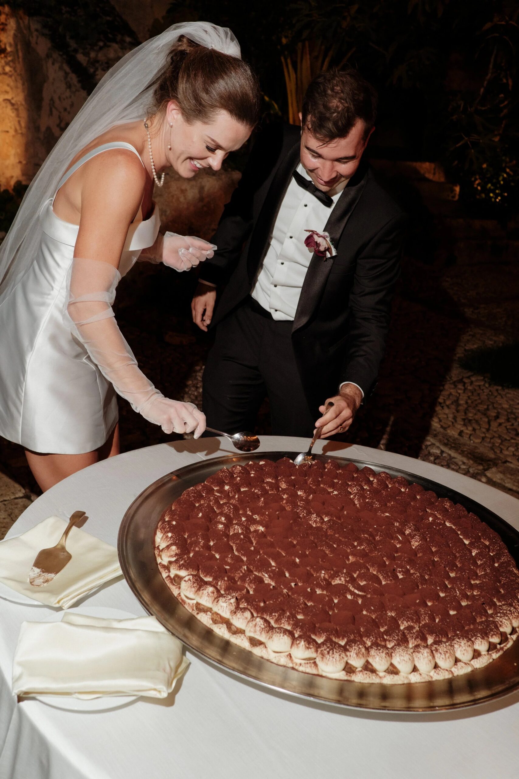Trend Alert! Tiramisu Wedding Cakes & Towers