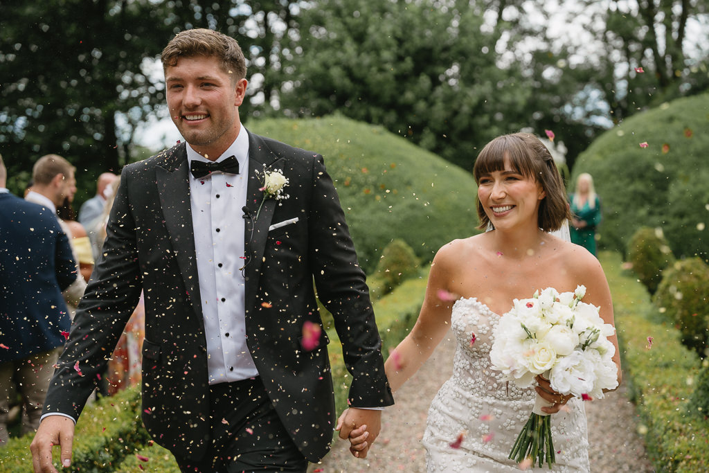 An Elegant Spring Wedding at the Best Man’s Family Home