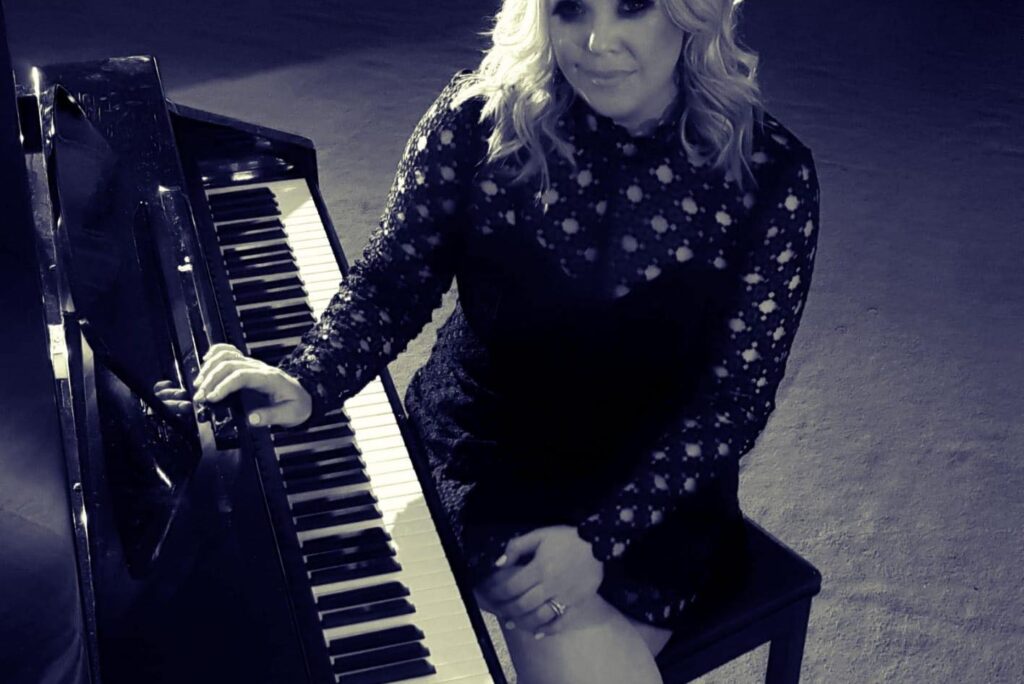 A Wedding Singer With a Superb Voice