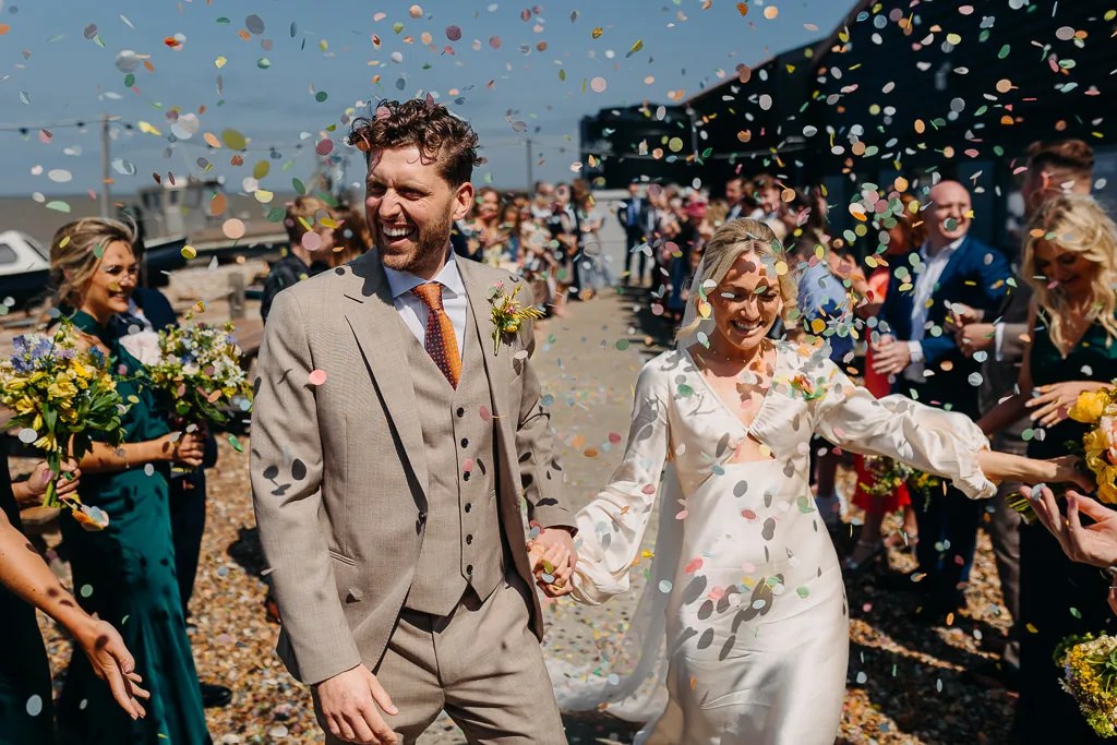 27 Epic Confetti Wedding Pictures We Adore