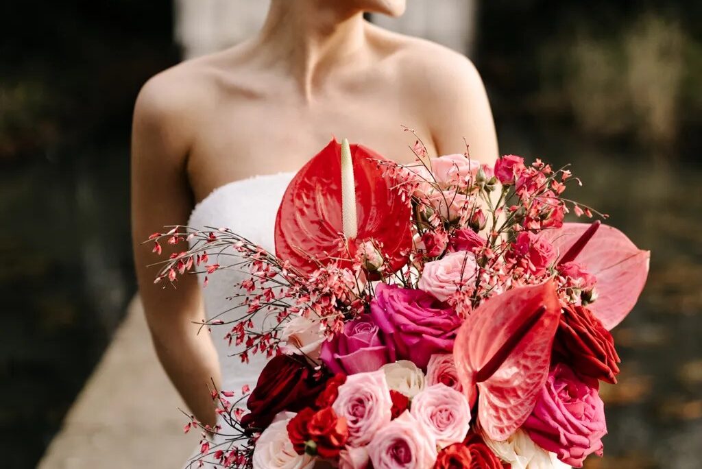 40 Romantic Red Bridal Bouquets to Inspire