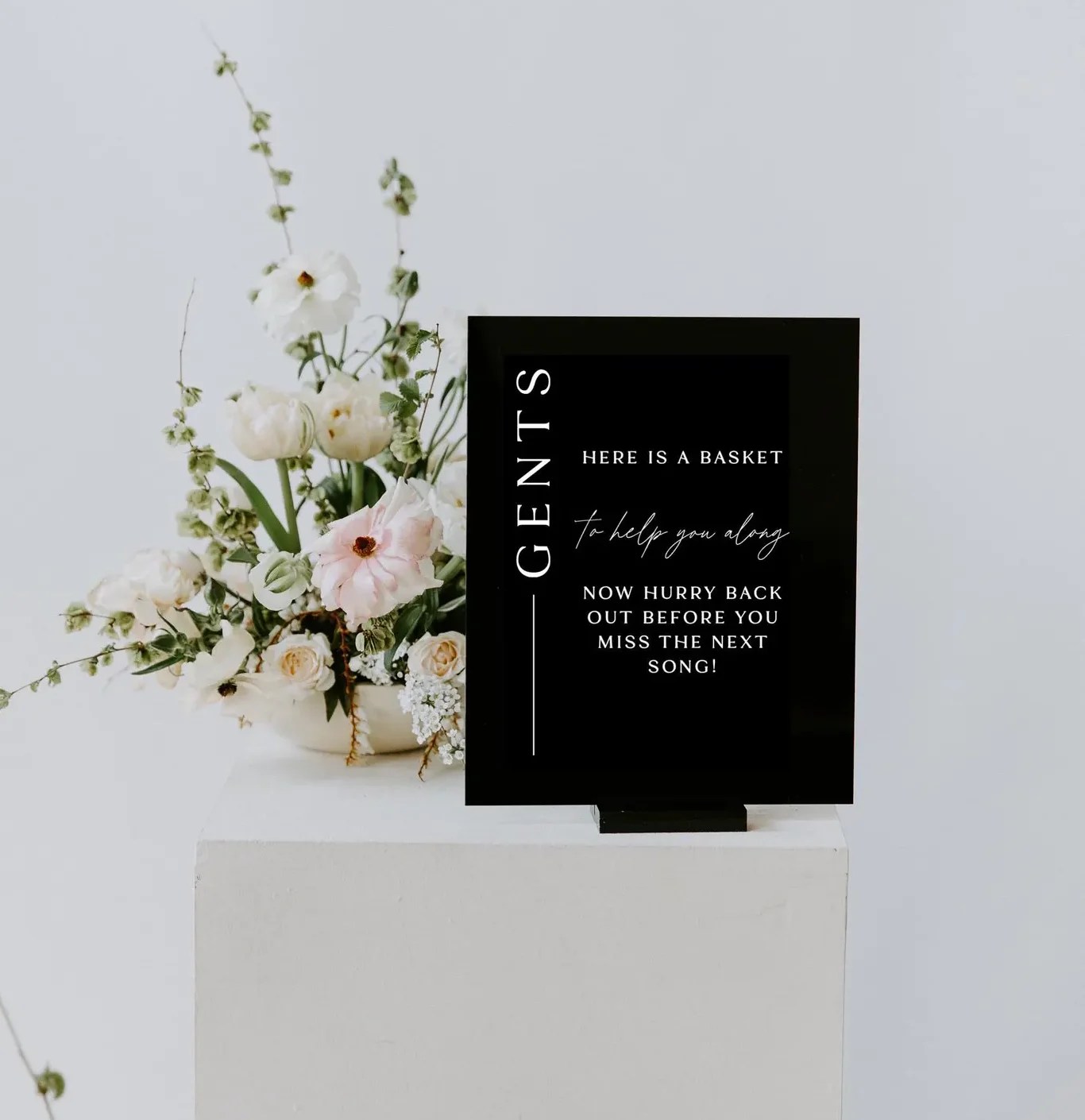 14 Chic Wedding Bathroom Basket Sign Ideas