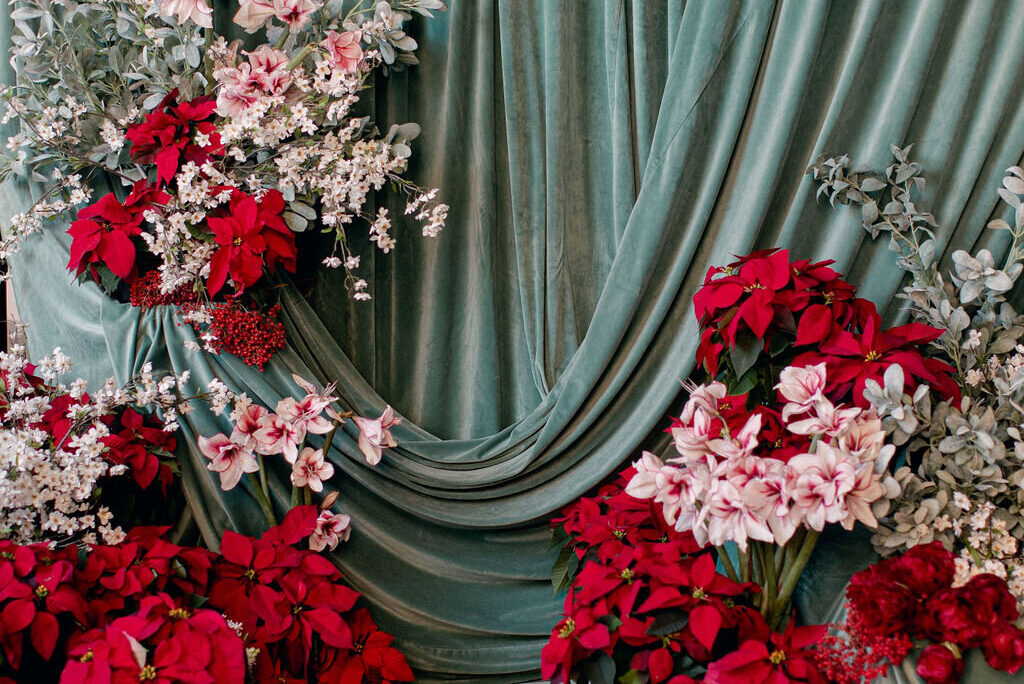 6 Poinsettia Wedding Styling Ideas For a Winter Celebration