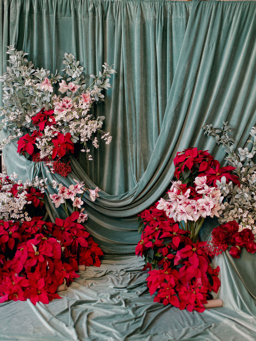 6 Poinsettia Wedding Styling Ideas For a Winter Celebration