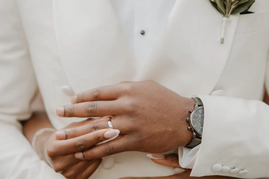 26 Stylish Men’s Wedding Bands