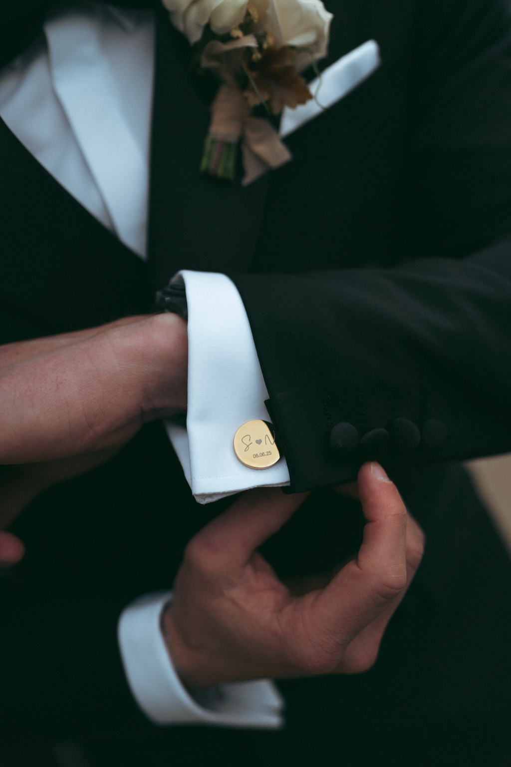 35 Stylish & Unusual Cufflinks for Grooms