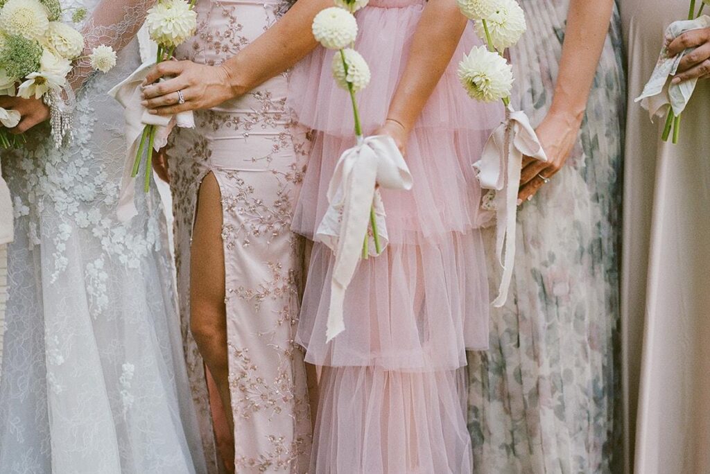 Single Stem Wedding Bouquets are The Latest Floral Trend We’re Crushing On