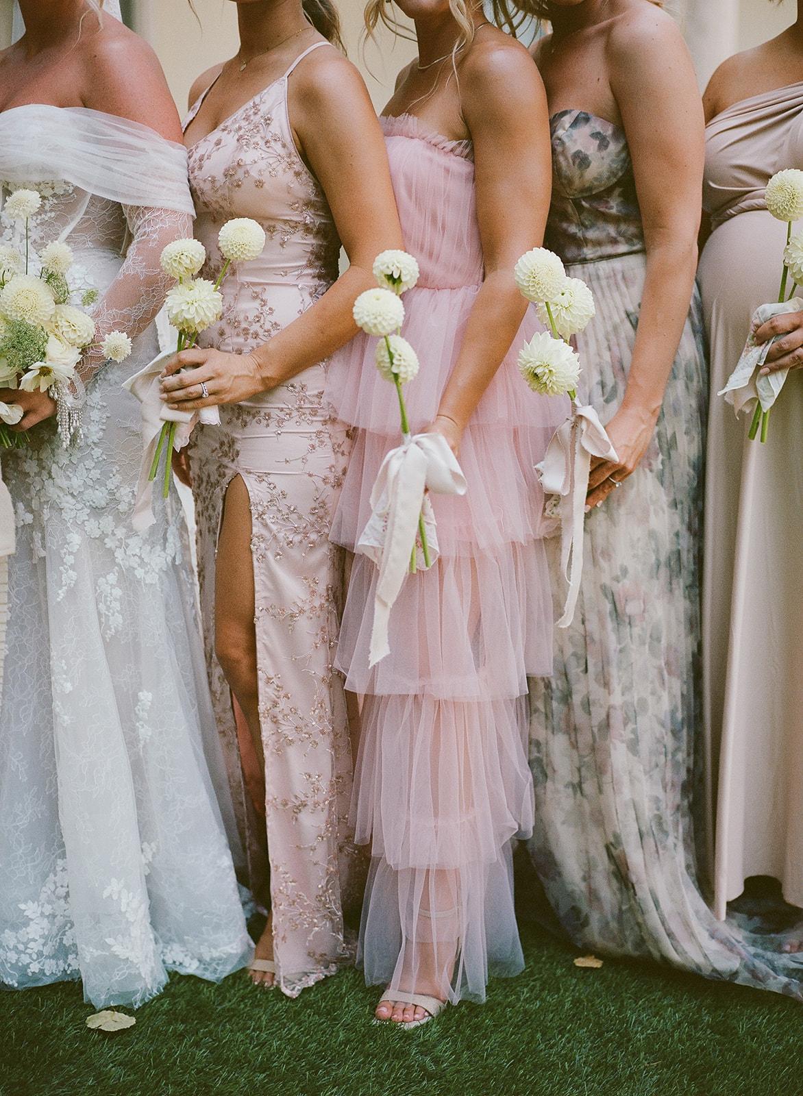 Single Stem Wedding Bouquets are The Latest Floral Trend We’re Crushing On