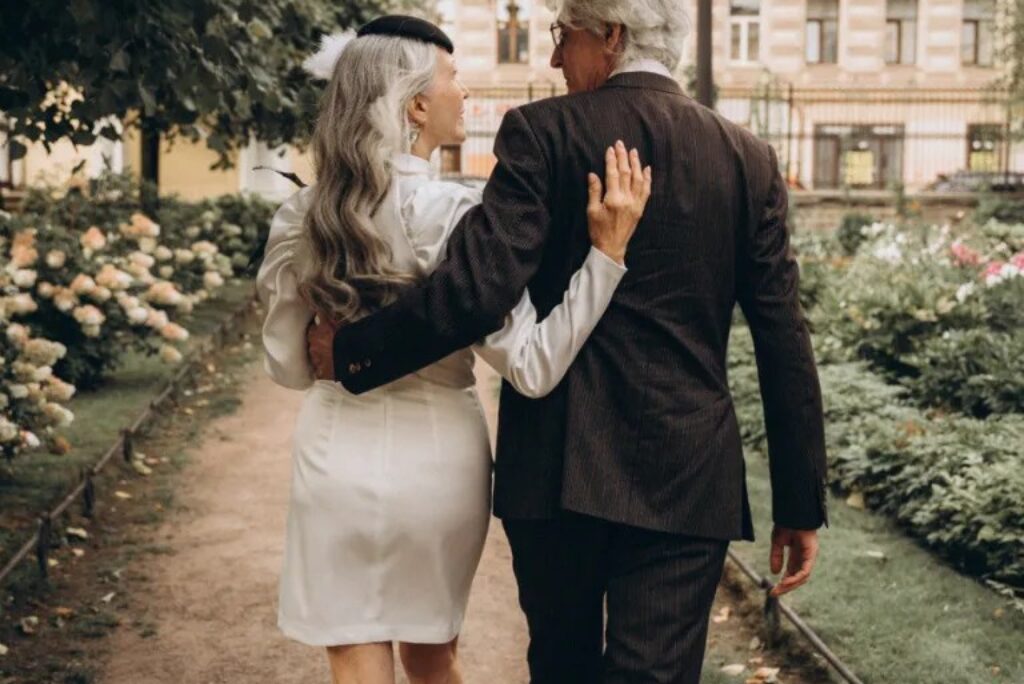 Love Me When I’m Old by Bee Rawlinson