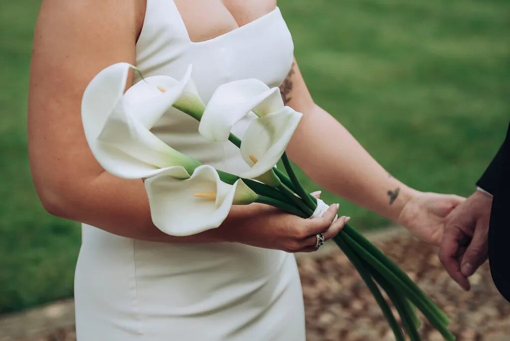 15 Wedding Bouquet Flowers and Their Meaning