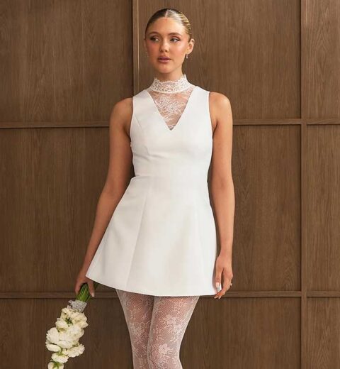 Single Stem Wedding Bouquets are The Latest Floral Trend We’re Crushing On