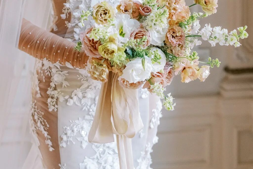 An Easy Guide to Wedding Bouquet Shapes & Styles