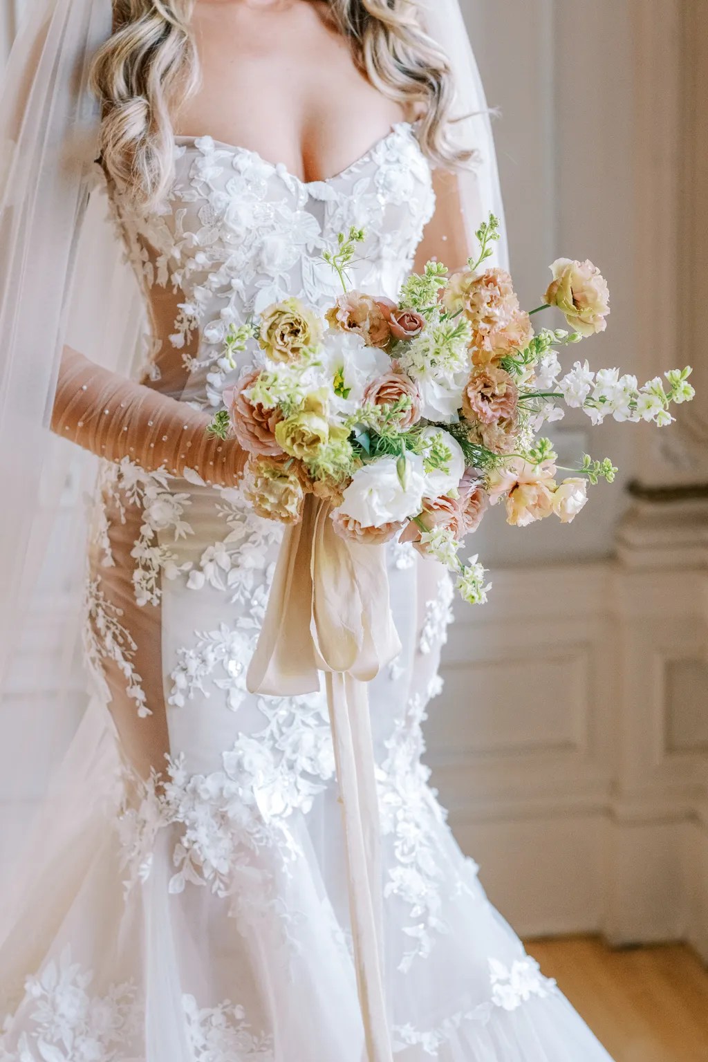 An Easy Guide to Wedding Bouquet Shapes & Styles