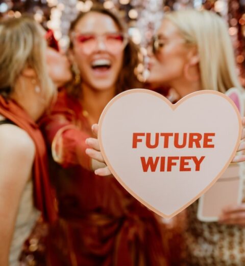 Trend Alert! Candles on Wedding Cakes