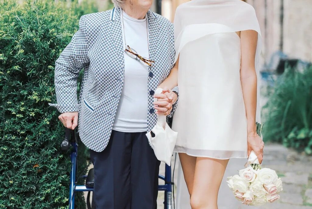 How to Make Elderly Guests Feel Comfortable at Your Wedding