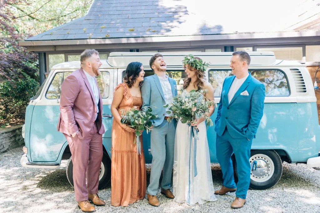 Should a Sibling’s Boyfriend or Girlfriend be in Wedding Photos?